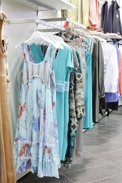 Loja de roupas nova marca europeia — Fotografia de Stock