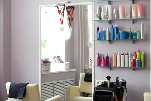 Limpo salão de cabeleireiro europeu — Fotografia de Stock