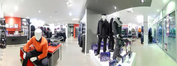 Tienda de ropa nueva marca europea — Foto de Stock