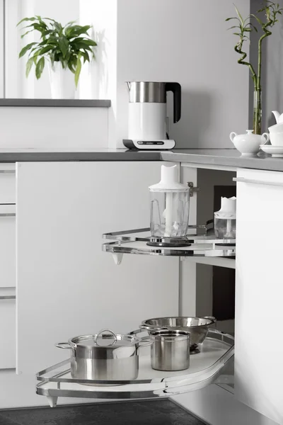Cucina europea bianca pulita — Foto Stock