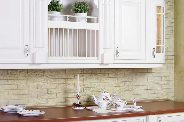 Moderne Küche mit stilvollen Möbeln — Stockfoto