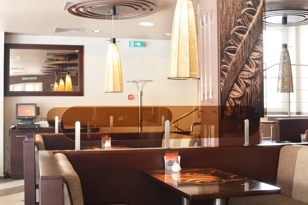 Mooi interieur van moderne restaurant — Stockfoto