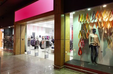 Avrupa alışveriş merkezi mağazaları ile iç
