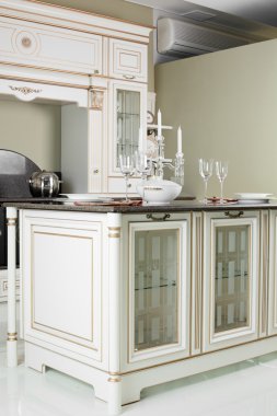 Şık mobilyalar ile modern bir mutfak