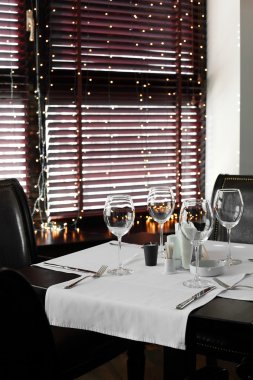 modern restoran güzel iç