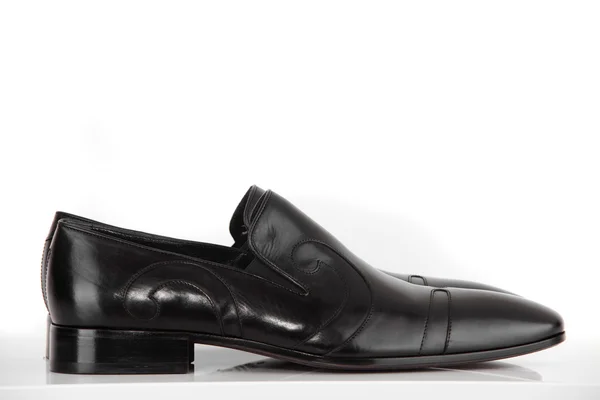 Moderne Schuhe auf weißem Hintergrund — Stockfoto