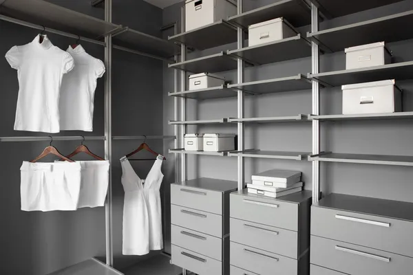 Mooi interieur van houten garderobe — Stockfoto