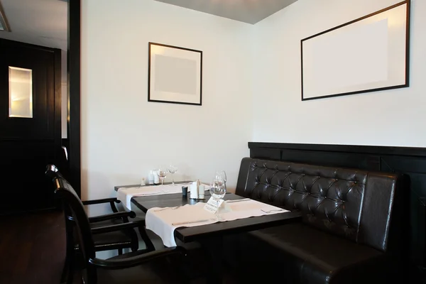 Mooi interieur van moderne restaurant — Stockfoto