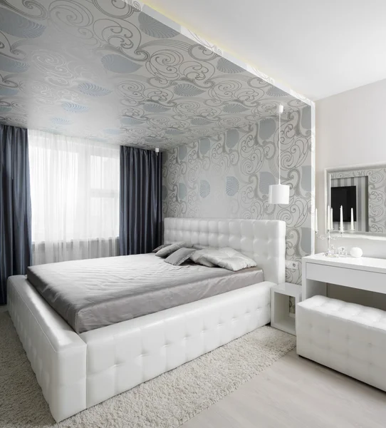 ヨーロッパの寝室の素敵なインテリア — ストック写真