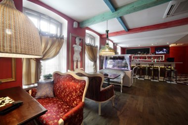 Avrupa Restoran sarı renklerde
