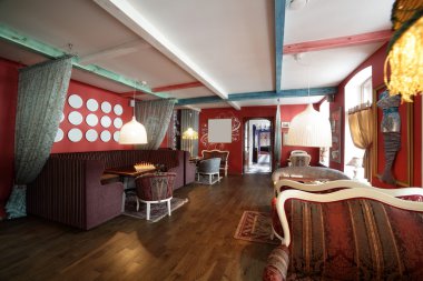 Avrupa Restoran sarı renklerde