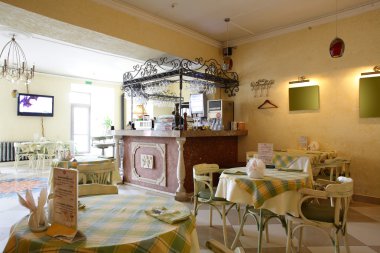 Avrupa Restoran sarı renklerde