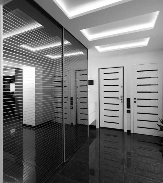 Интерьер светлого коридора домой — стоковое фото