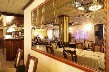 Avrupa Restoran sarı renklerde