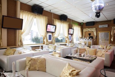 Avrupa Restoran sarı renklerde