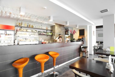 Avrupa Restoran sarı renklerde