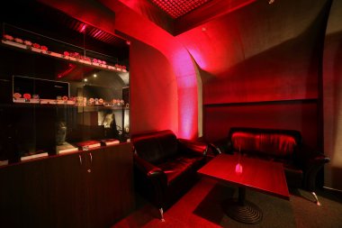 karanlık ve gözde casino ile tablolar