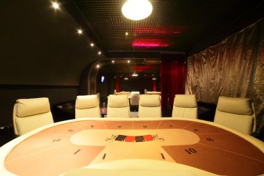 karanlık ve gözde casino ile tablolar