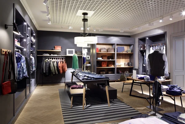 Gloednieuwe interieur van doek winkel — Stockfoto