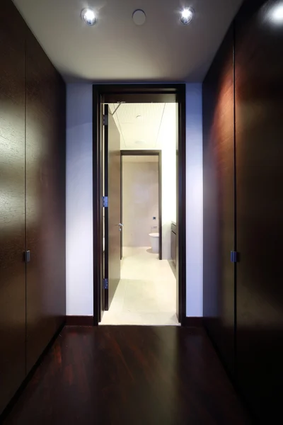 Interiér světlé prázdné místnosti — Stock fotografie