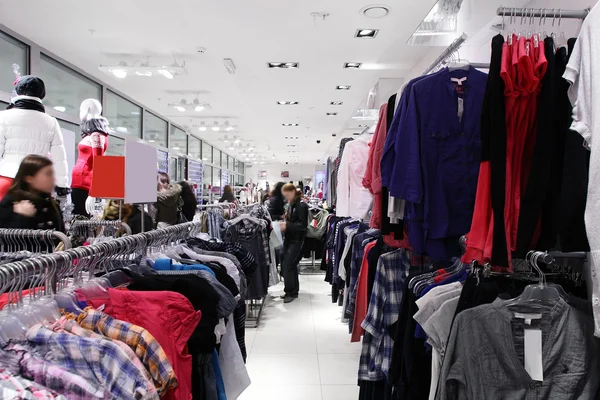 Nuevo interior de la tienda de tela — Foto de Stock