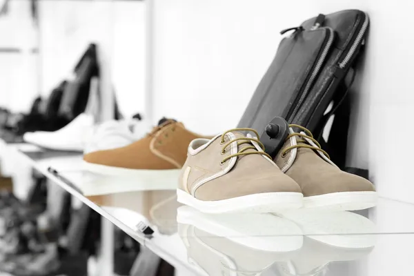 Interior of shoe store in modern european mall — Stock Photo, Image