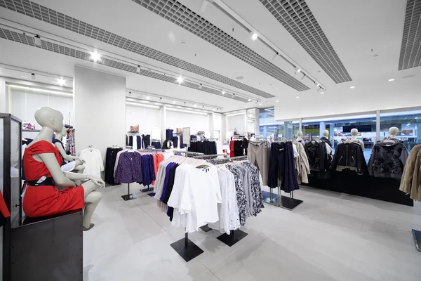 Tout nouvel intérieur de magasin de tissu — Photo