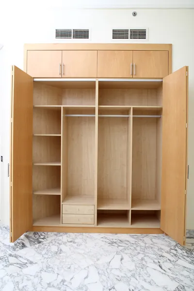 Mooi interieur van heldere garderobe — Stockfoto