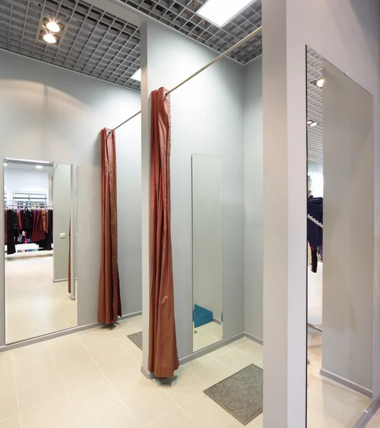 Intérieur du vestiaire au magasin de tissu — Photo