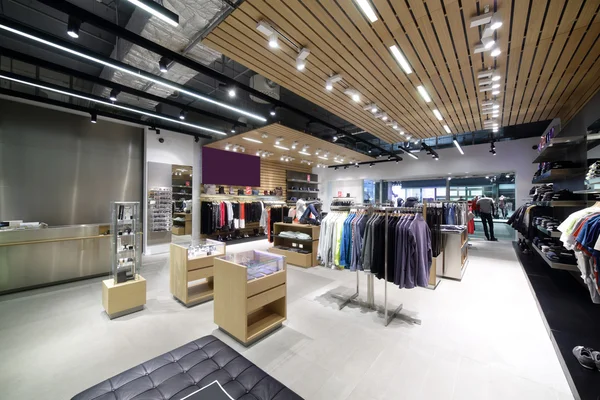 Tout nouvel intérieur de magasin de tissu — Photo