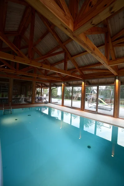 Interior moderno de la piscina — Foto de Stock