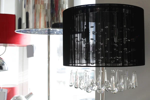 Gloednieuwe interieur van moderne lampen — Stockfoto