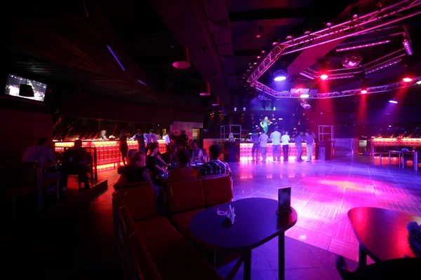 Bellissimo interno del night club europeo — Foto Stock