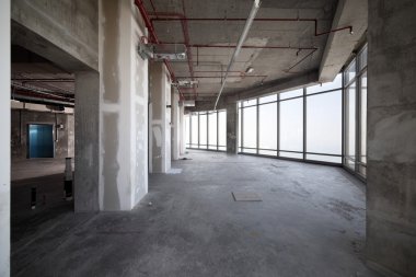 dubai üstündeki çiğ beton iç