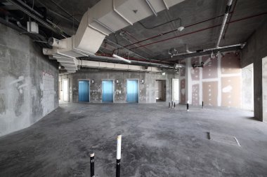dubai üstündeki çiğ beton iç