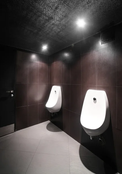 Interno di servizi igienici moderni in stile europeo — Foto Stock