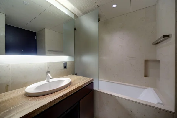 Wnętrze nowoczesne toaleta w stylu europejskim — Zdjęcie stockowe