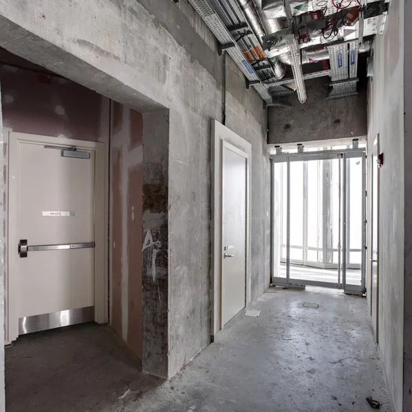 Rå betong interiör överst i dubai — Stockfoto