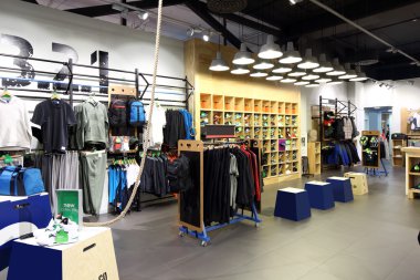 İç modern Avrupa alışveriş Ayakkabı mağazası