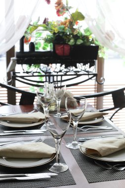 Avrupa Restoran sarı renklerde