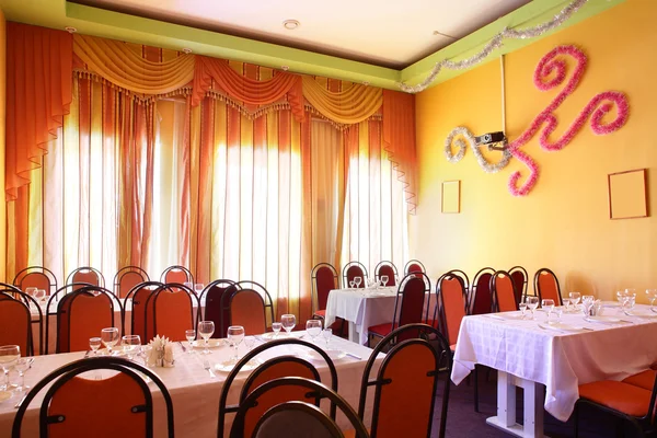 Restaurante europeu em cores brilhantes — Fotografia de Stock