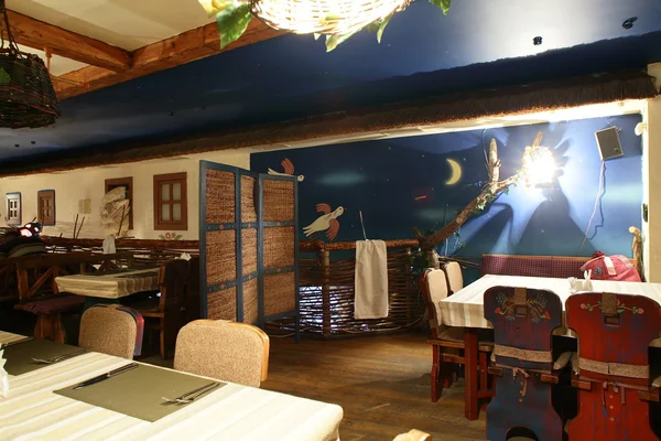 Restaurant européen aux couleurs vives — Photo