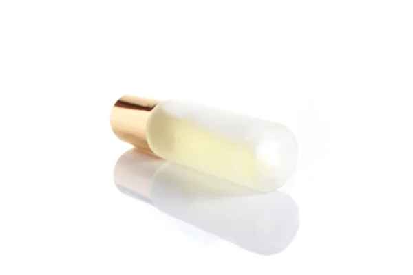 Sticla de parfum mic pe fundal alb — Fotografie, imagine de stoc