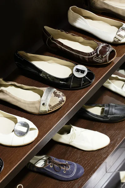 Interior of shoe store in modern european mall — Stock Photo, Image