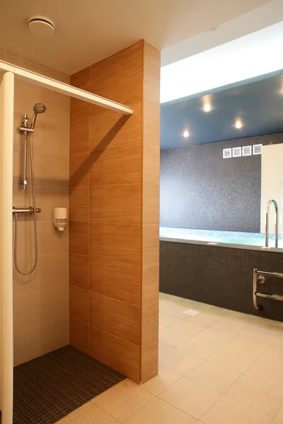Interno della moderna doccia europea — Foto Stock