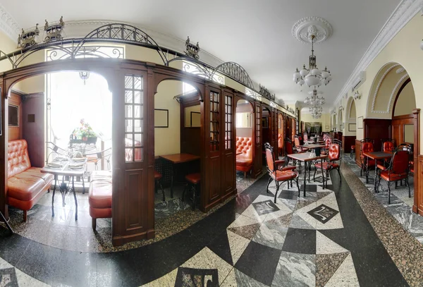 Evropské restaurace v žluté barvy — Stock fotografie