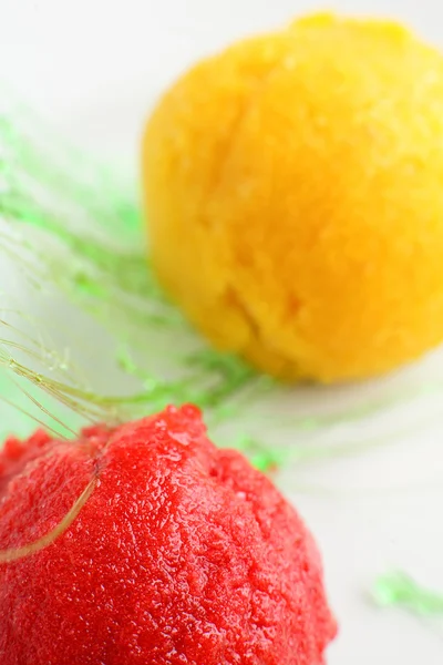 Sorbet z orange i truskawki — Zdjęcie stockowe