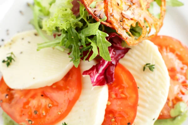 Koud en smakelijke Europese salade — Stockfoto