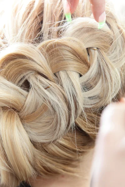 Corte de cabelo menina no salão de beleza — Fotografia de Stock