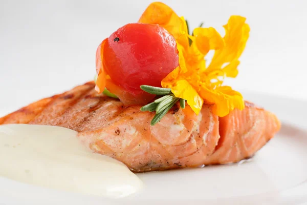 Salmon filet with white sauce and flower — Stock Photo, Image